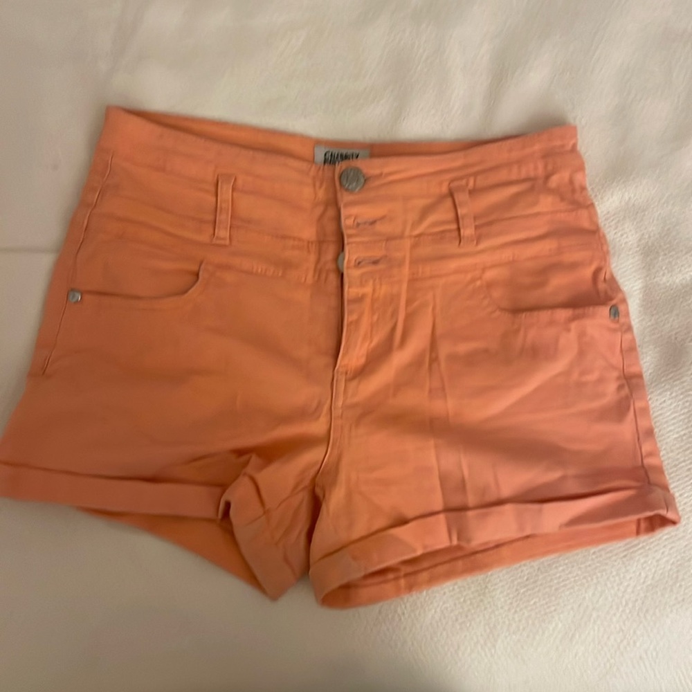Pink / salmon stretchy shorts with zipper and buttons